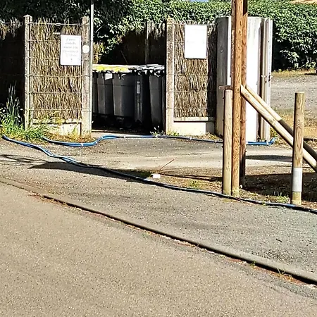 Hébergement de vacances Maison De 2 Avec Jardin, Terrasse Ensoleillée Et Parking, Au Calme Et Boisée - Fr-1-323-541