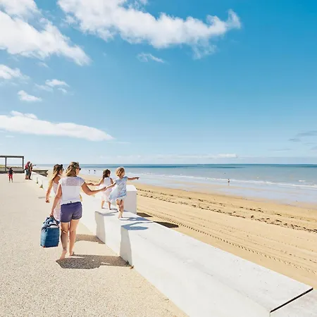 Hébergement de vacances Maison De 2 Avec Jardin, Terrasse Ensoleillée Et Parking, Au Calme Et Boisée - Fr-1-323-541 Saint-Jean-de-Monts